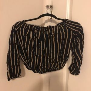 OFF THE SHOULDER CROPPED STRIPED SHIRT